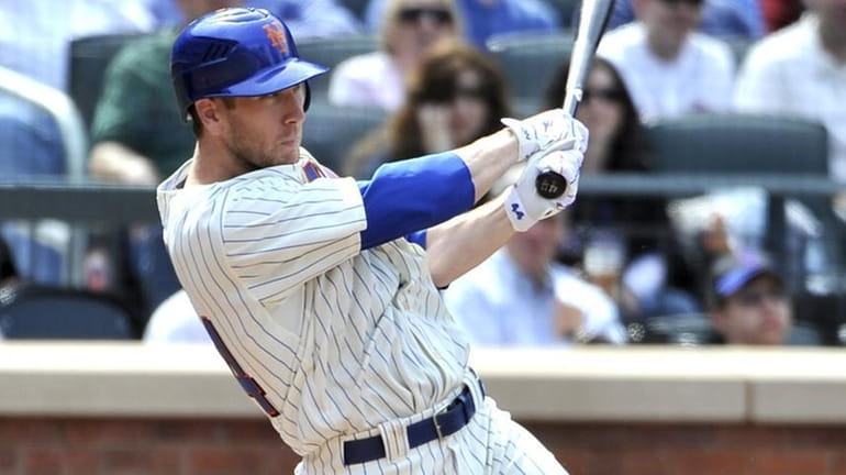 New York Mets' Jason Bay hits an RBI double in...