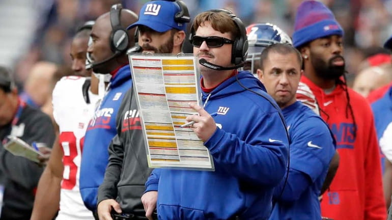 New York Giants head coach Ben McAdoo, centre, watches his...