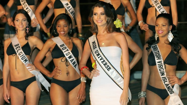Miss Universe 2009 Stefania Fernandez and 2010 Miss Universe contestants...