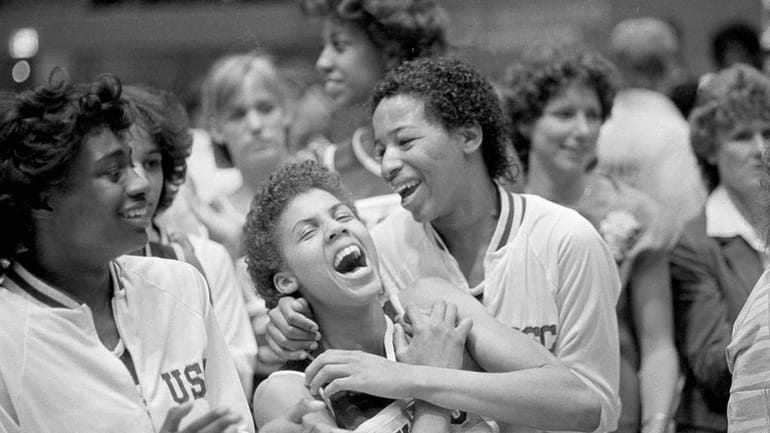 University of Southern California's Cheryl Miller, center left, and Cynthia...
