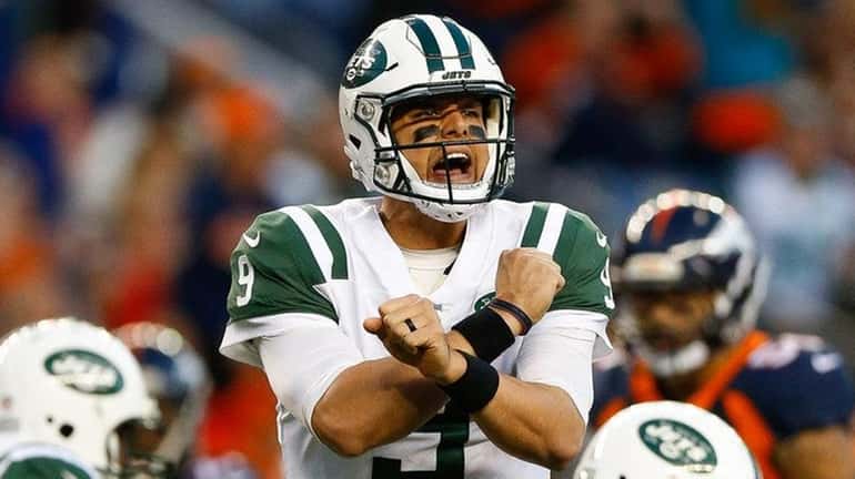 Bryce Petty of the Jets changes the play against the...