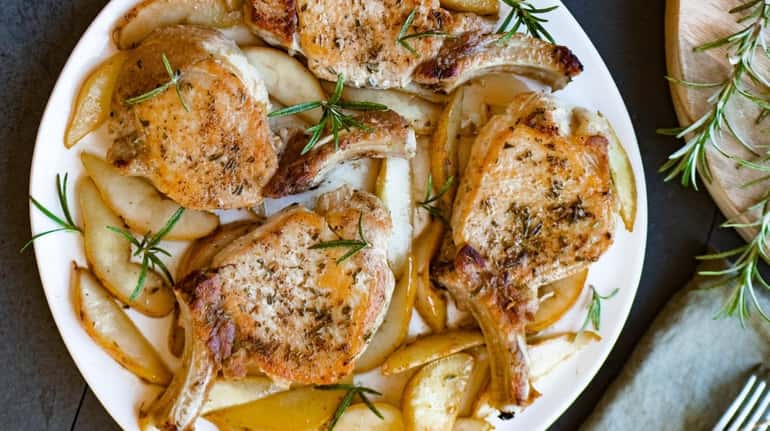 Thick pork chops with rosemary, fennel seeds and pears stay...