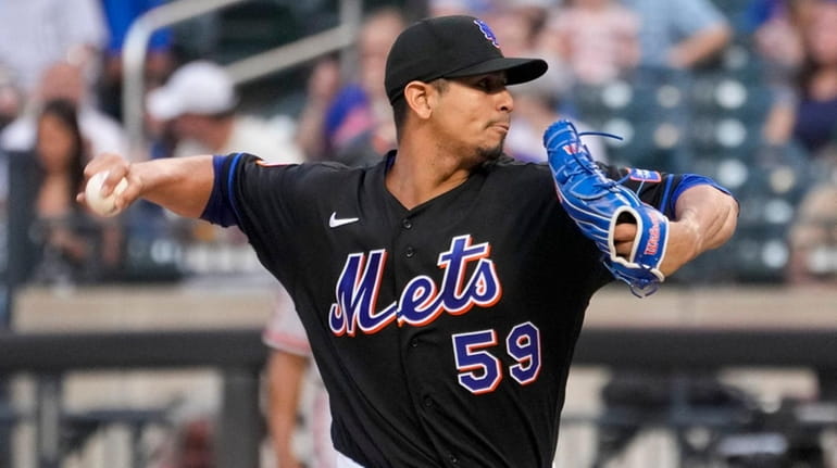 New York Mets pitcher Carlos Carrasco delivers against the San...