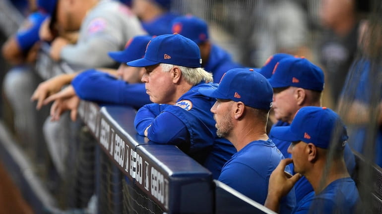 Mets manager Buck Showalter, center, watches his team play against...