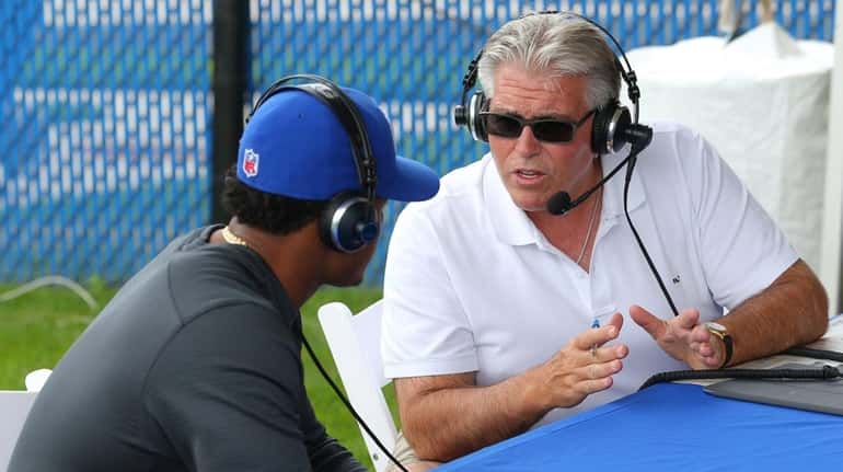 WFAN radio host Mike Francesa talks with the Giants' Sterling...