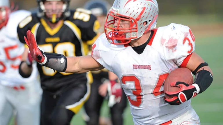 Connetquot's Mike Pellegrino rushes for a touchdown. (Oct. 30, 2010)