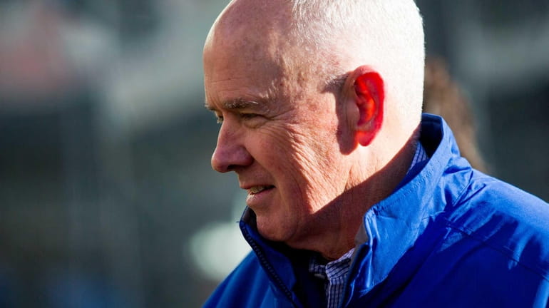 New York Mets general manager Sandy Alderson gives a guided...