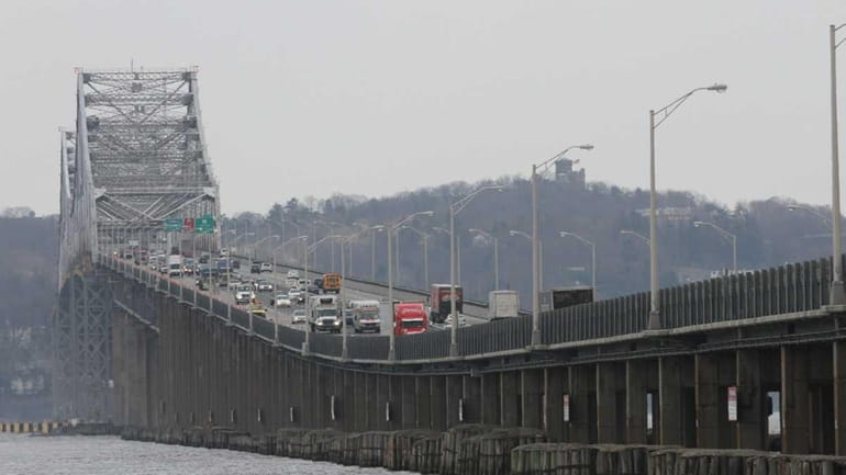 Traffic flows on the Tappan Zee Bridge from Rockland to...