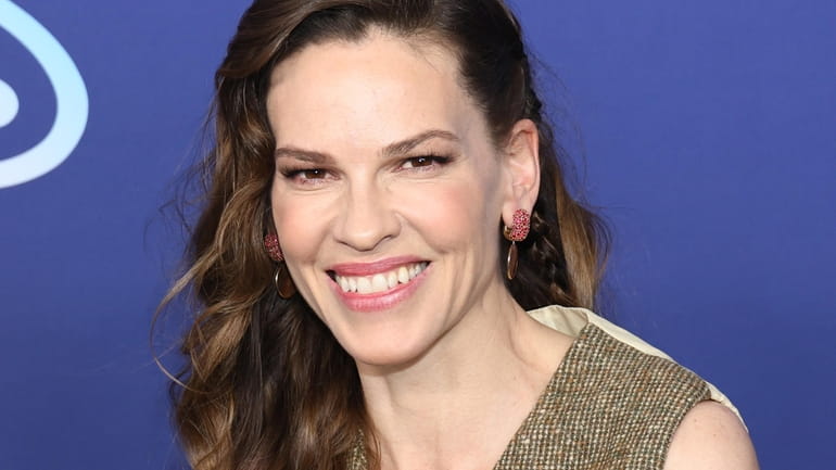 Hilary Swank revealed the news of her pregnancy on "Good...