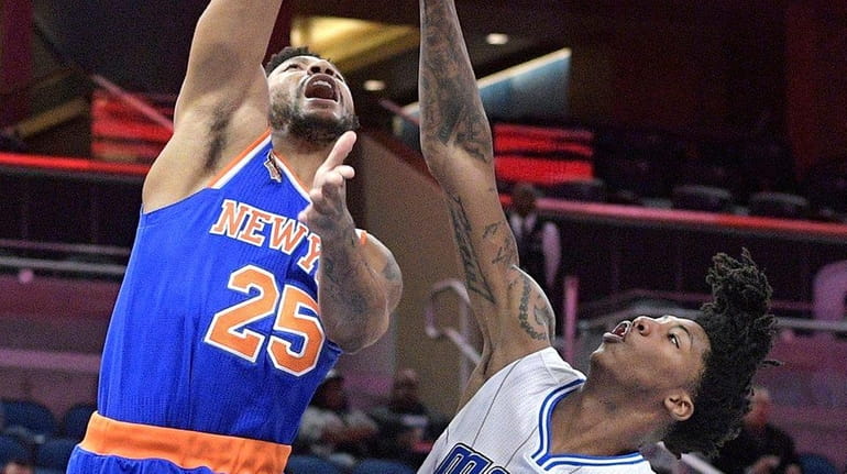 New York Knicks guard Derrick Rose (25) goes up for...