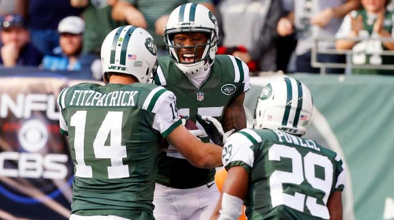 Jets' Brandon Marshall, center, celebrates 69-yard touchdown reception against Titans...
