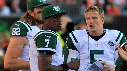 Geno Smith talks with Matt Simms (5) and tight end...