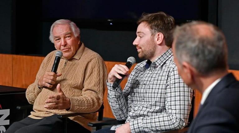 Former Mets player Ed Kranepool, left, speaks about the 1969...