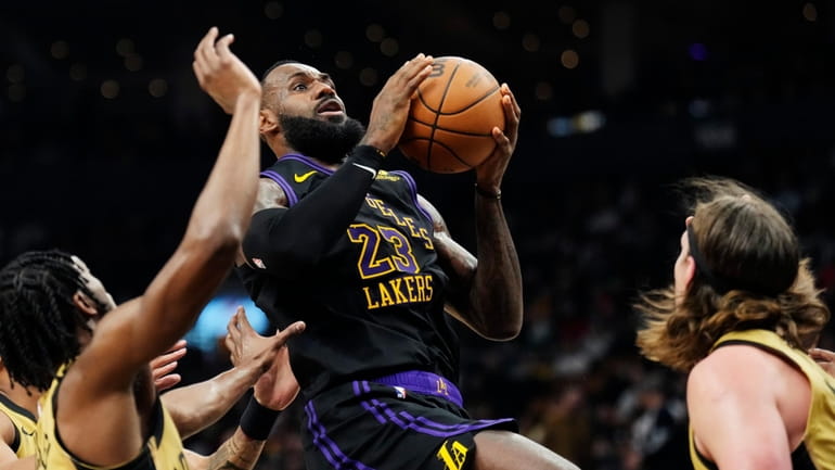 Los Angeles Lakers forward LeBron James (23) shoots against the...
