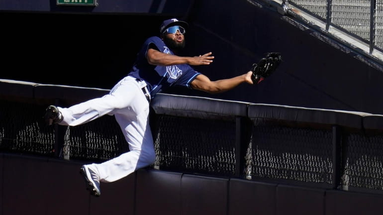 Tampa Bay Rays rightfielder Manuel Margot reaches over a right...