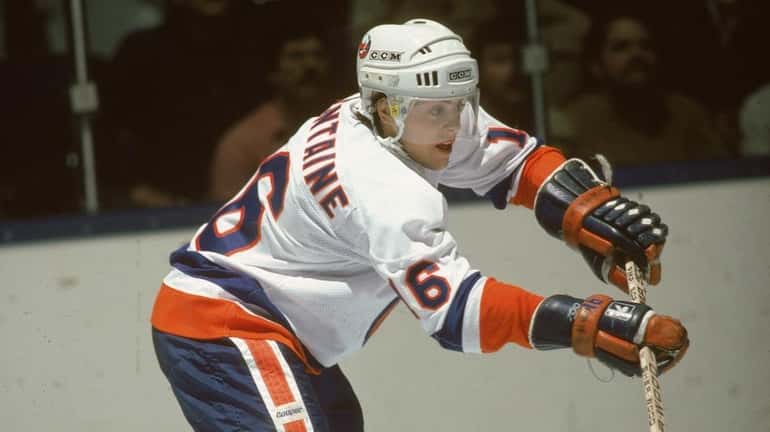 Pat LaFontaine of the New York Islanders during a home...