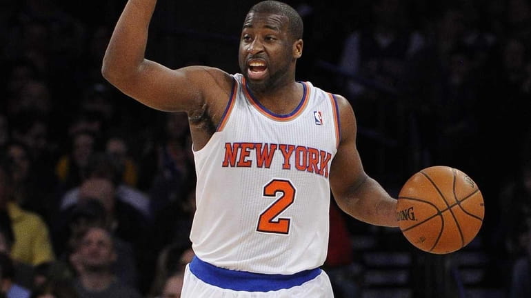 Raymond Felton calls a play against the Lakers in the...