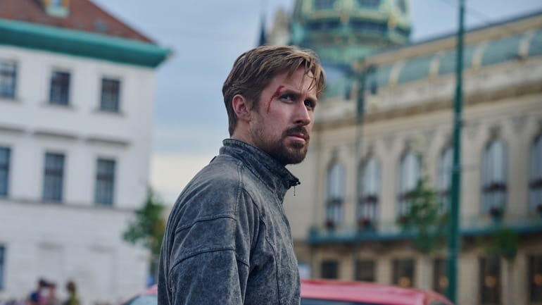 Ryan Gosling in "The Gray Man ."