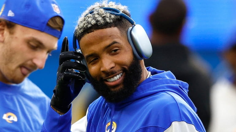 Odell Beckham Jr. of the Rams warms up before the NFC...