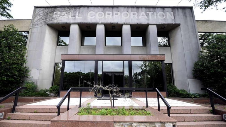 Steel Equities hopes to purchase the former Pall Corp. headquarters...