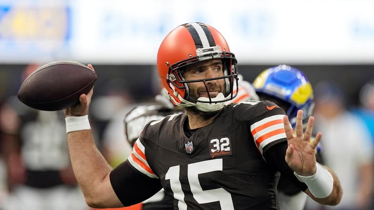 Cleveland Browns quarterback Joe Flacco throws a pass during the...