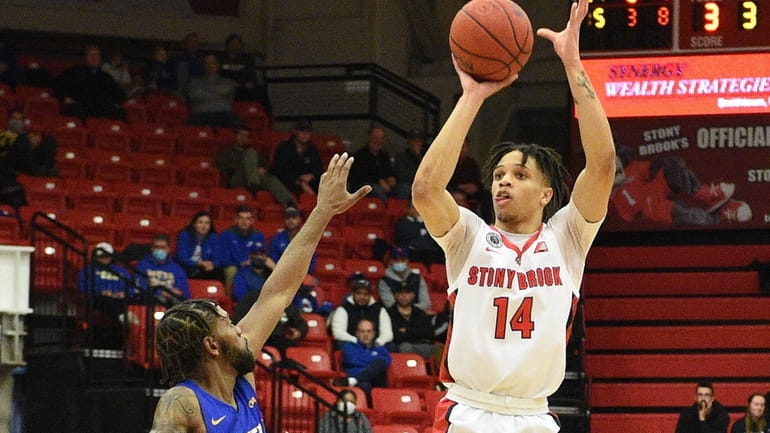 Stony Brook guard Tyler Stephenson-Moore puts up a shot past...