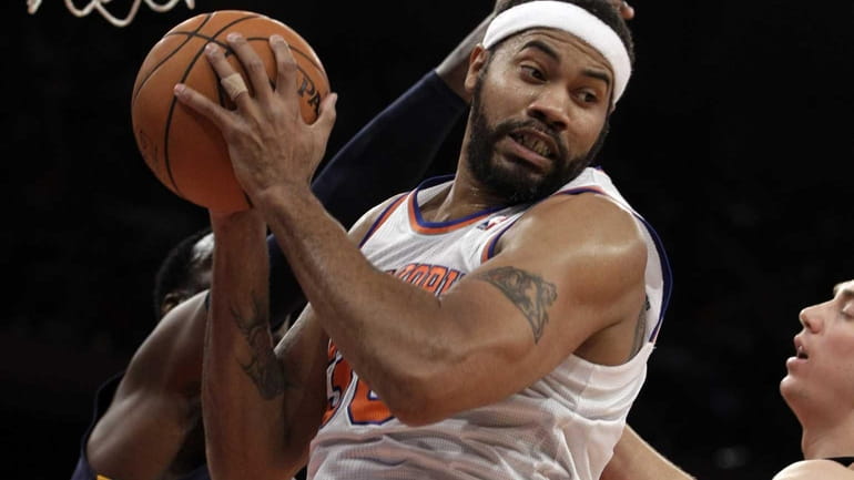 Knicks center Rasheed Wallace pulls down a rebound during a...
