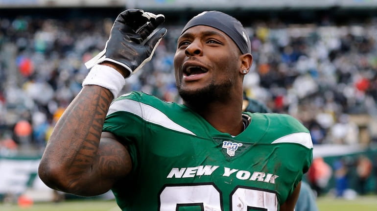 Le'Veon Bell of the Jets reacts on the sidelines against...
