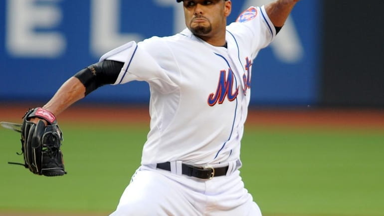 The Mets' Johan Santana pitches against the Cincinnati Reds in...