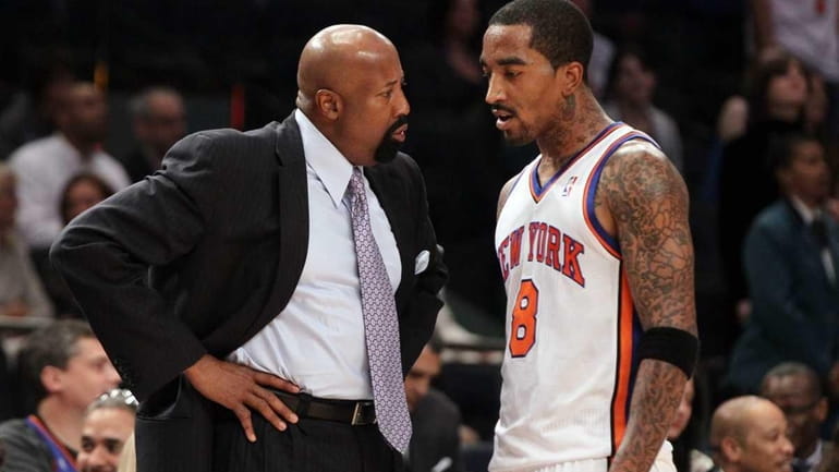 Mike Woodson of the Knicks talks with J.R. Smith. (March...