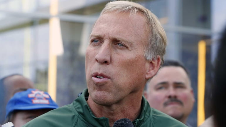 Jets general manager John Idzik talks about the trade for...