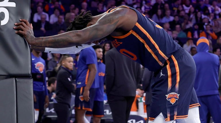 Knicks' second unit defeats Heat after Julius Randle sprains ankle - Newsday