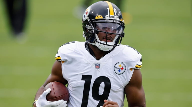 JuJu Smith-Schuste of the Steelers runs a drill during warmups before...