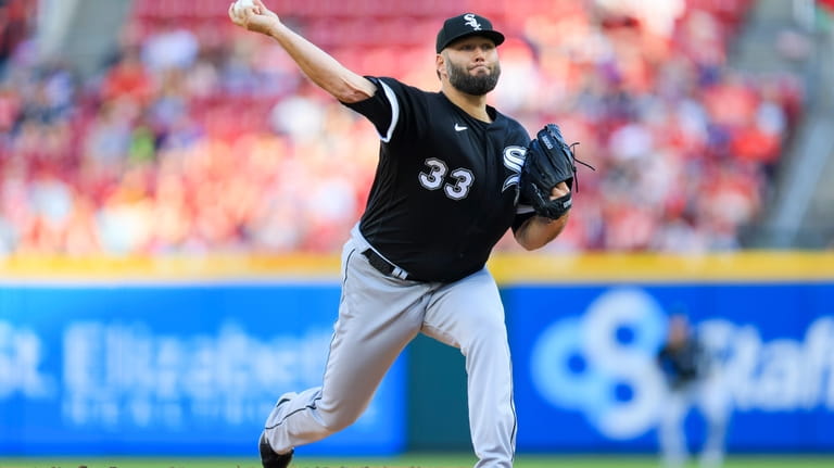 Chicago White Sox's Lance Lynn throws during the first inning...