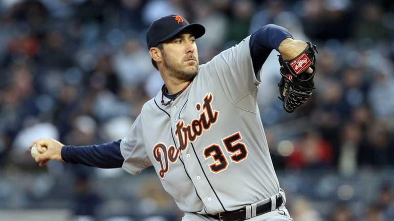 Justin Verlander #35 of the Detroit Tigers pitches against the...