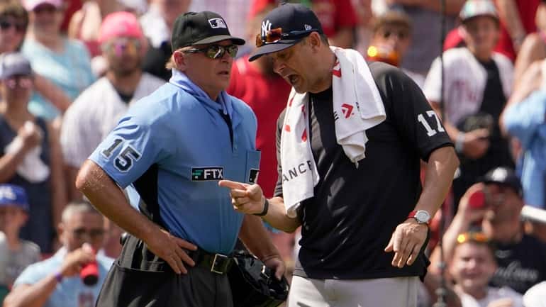 New York Yankees manager Aaron Boone, right, argues with home...