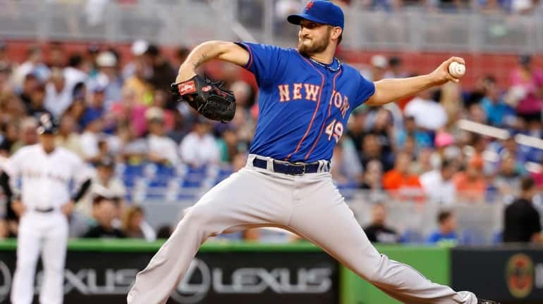 Jonathon Niese of the Mets delivers a pitch during the...
