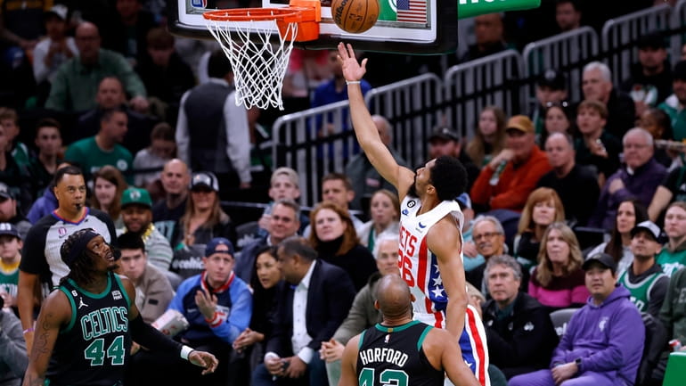 Brooklyn Nets' Spencer Dinwiddie (26) lays up a shot in...
