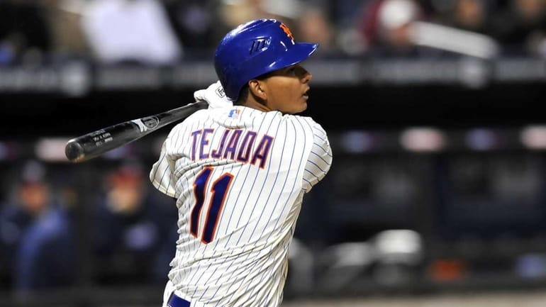 Ruben Tejada doubles in the 7th inning against the Washington...