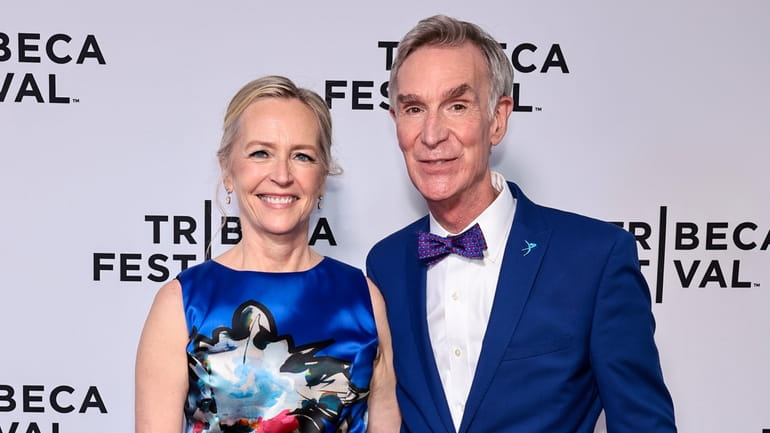 Liza Mundy and Bill Nye wed on the lawn of...