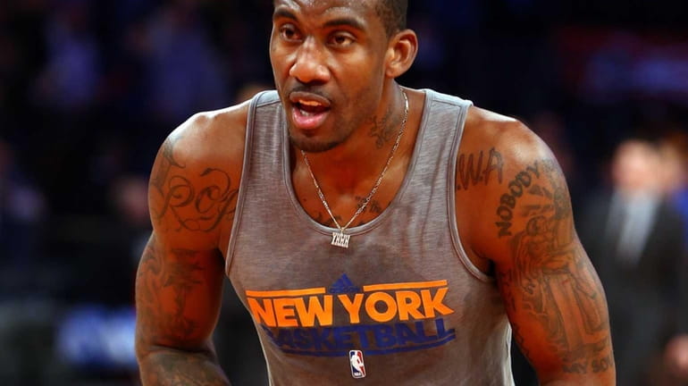 Amar'e Stoudemire warms up before a game against the Los...