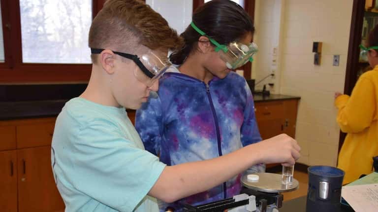 Students in science class at Great Hollow Middle School in...
