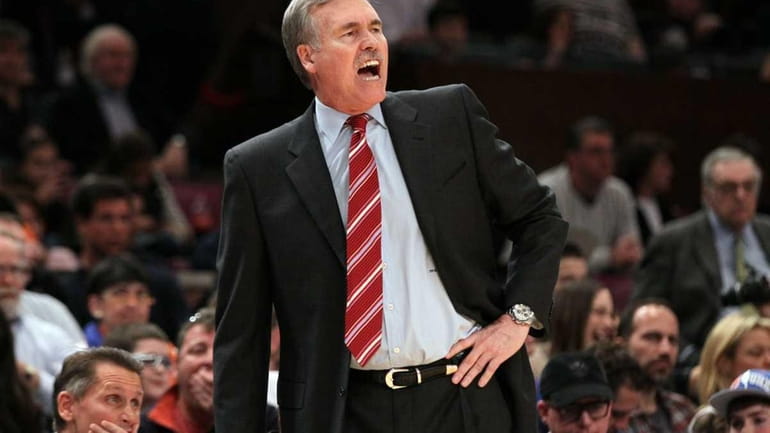 Head coach Mike D'Antoni of the New York Knicks shouts...