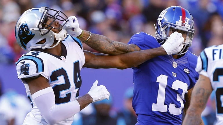 Odell Beckham #13 of the New York Giants mixes it...