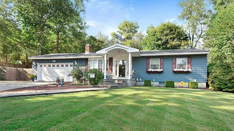 This Shelter Island ranch on the market for $749,000 in...