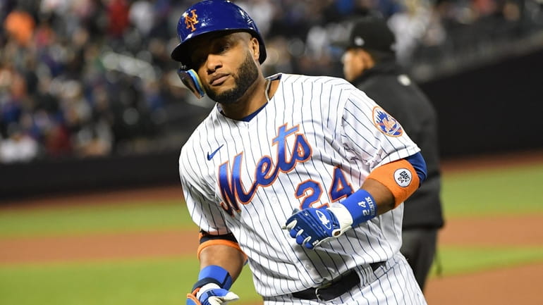 New York Mets pinch hitter Robinson Cano returns to the...