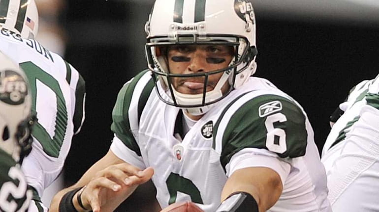 Mark Sanchez about to hand off the ball.