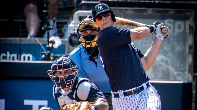 New York Yankees' DJ LeMahieu singles in the bottom of...