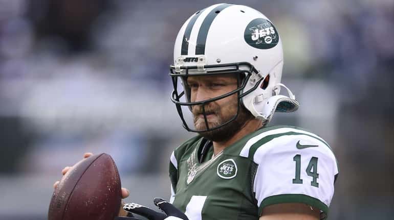 New York Jets quarterback Ryan Fitzpatrick warms up before a...