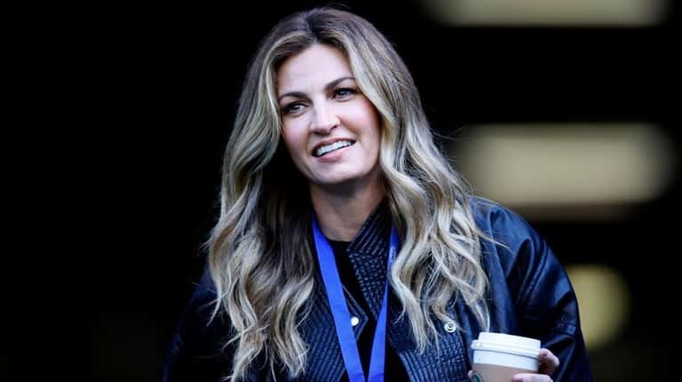 Erin Andrews before the Seattle Seahawks and Los Angeles Rams...